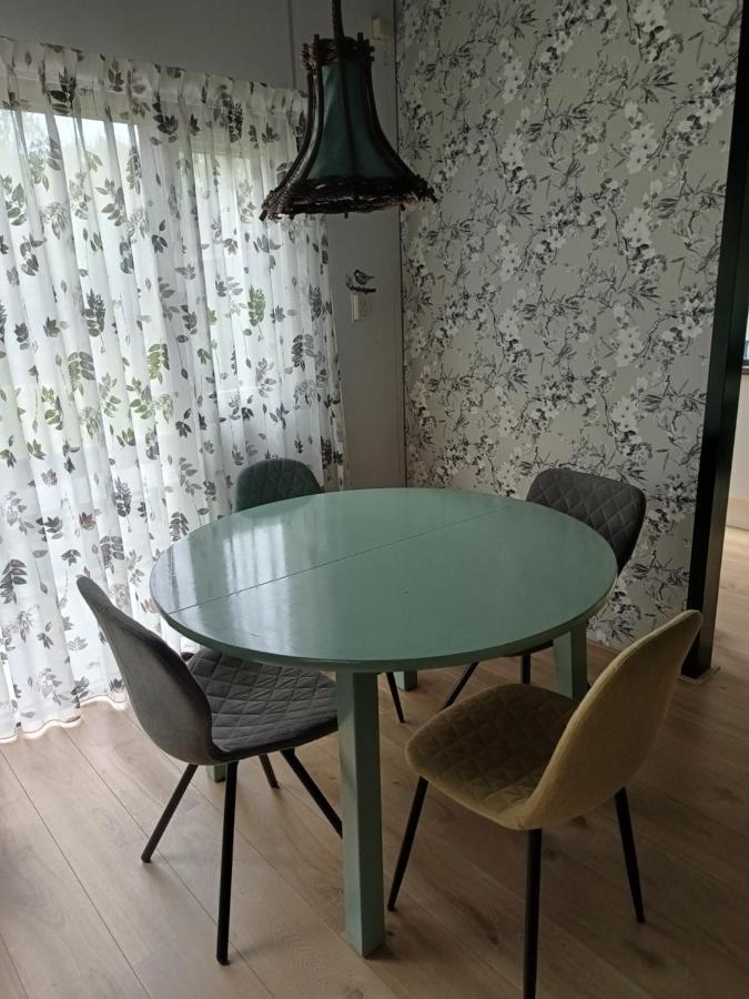 Uitrusthuisje Holiday home *