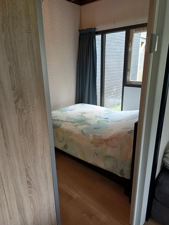 Uitrusthuisje Holiday home *