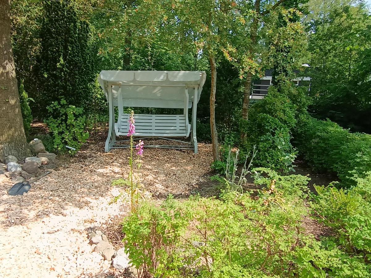Uitrusthuisje Holiday home *
